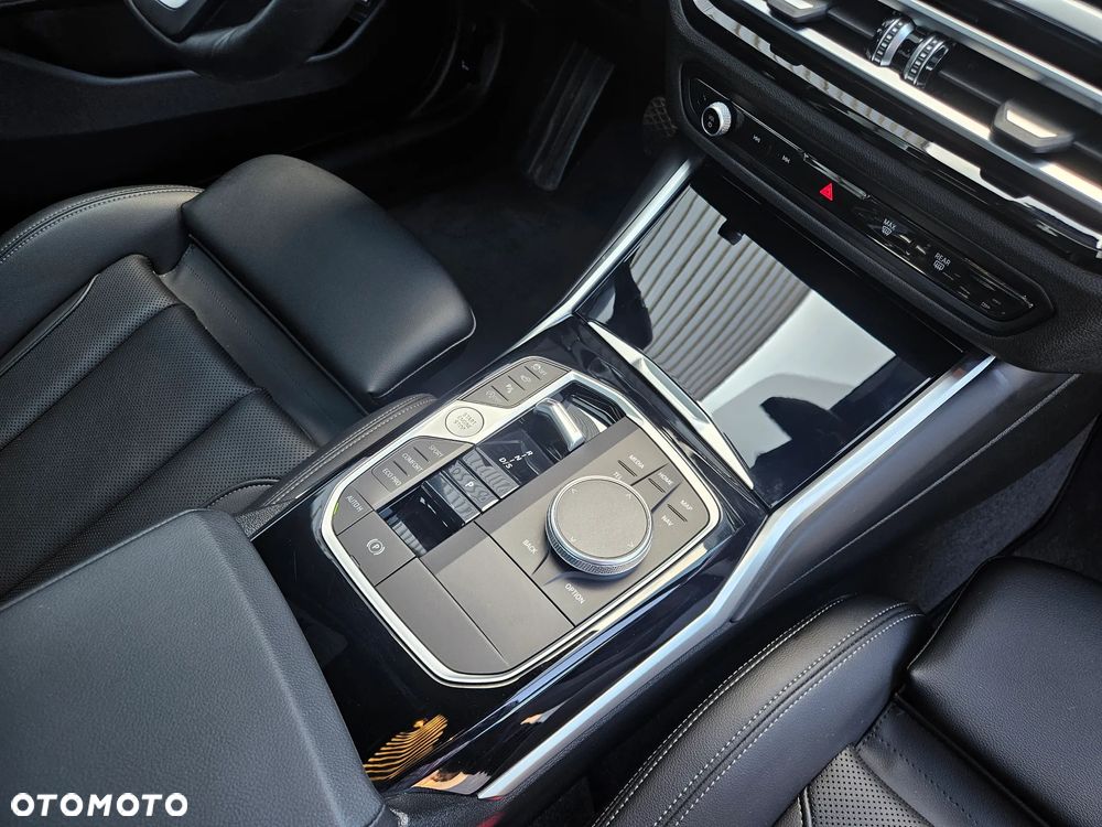 BMW Seria 3 330i - 17