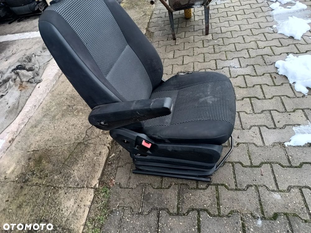 Fotel kierowcy pompowany zwykły podwójny sprinter 906 crafter Mercedes - 5