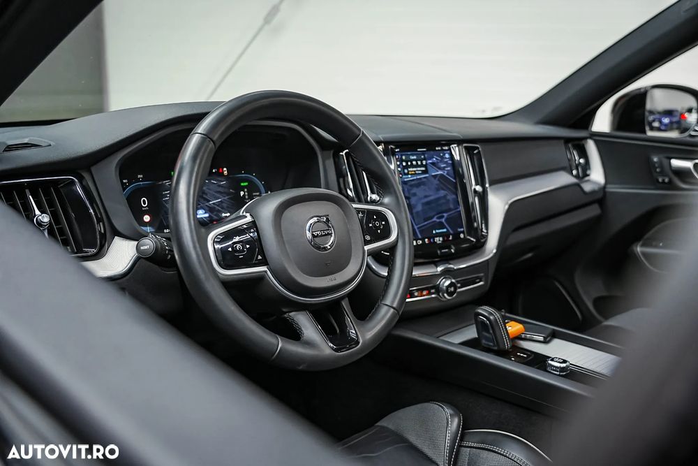 Volvo XC 60 T6 AWD AT PHEV Plus Dark - 12