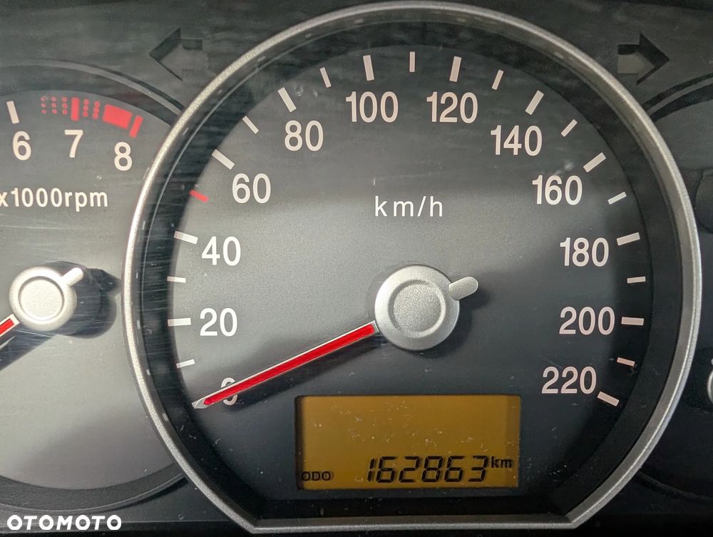Kia Carens 2.0 EX - 11
