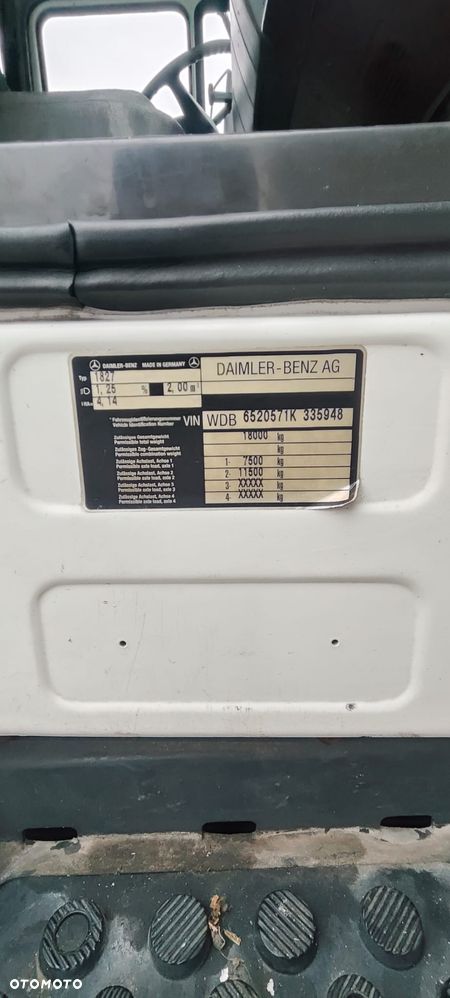 Mercedes-Benz 1827 - 7