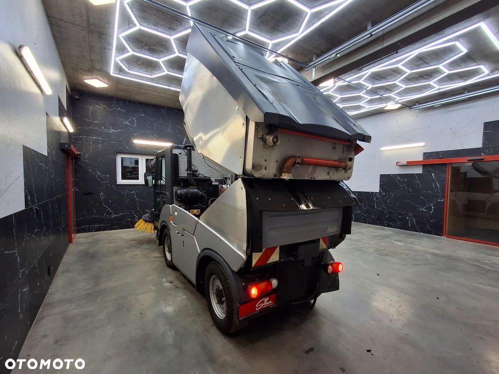 Inny Zamiatarka Hako Citymaster 2000 Klimatyzacja 2 Osie Skrętne Oświetlenie Ostrzegawcze Zamiatarka Chodnikowa 2016r - 11