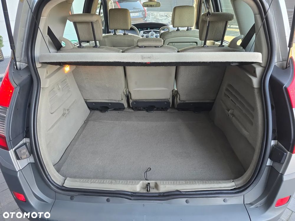 Renault Scenic 1.9 dCi FAP Avantage - 10