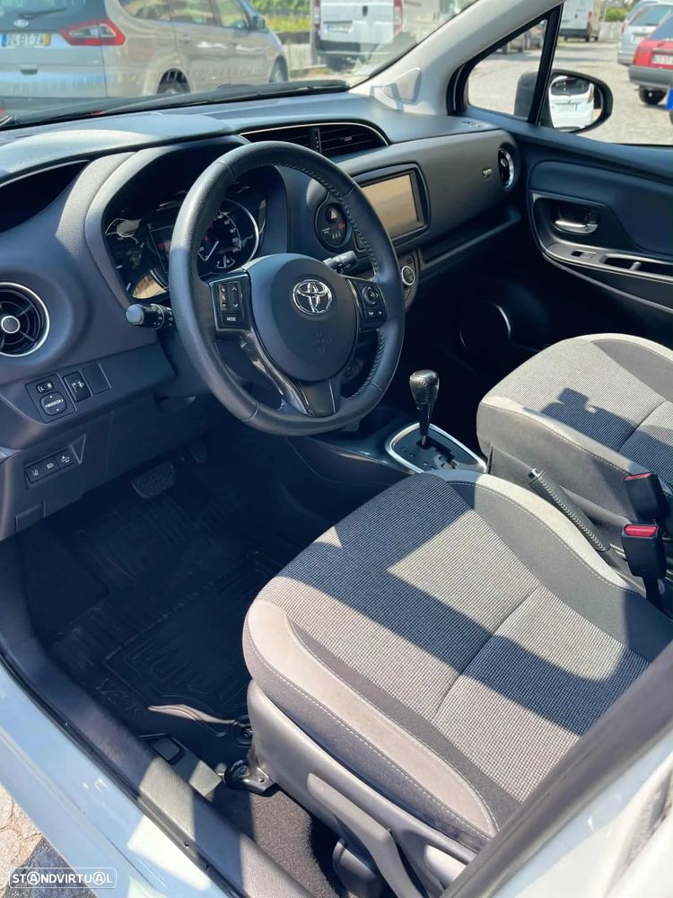 Toyota Yaris 1.5 HSD 20 Anos - 10