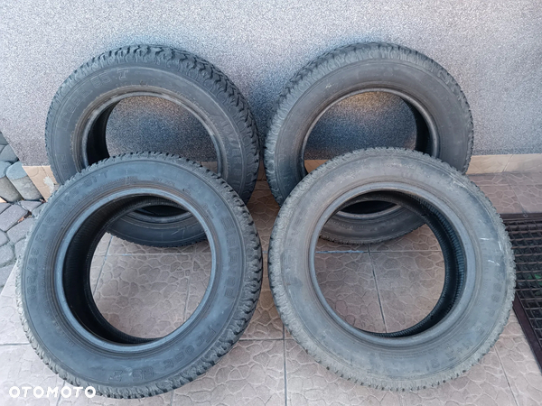 Komplet (4 sztuki) opony używane 15" Gislaved Frost 65T 195/65/15 195/65r15 , terenowe ?