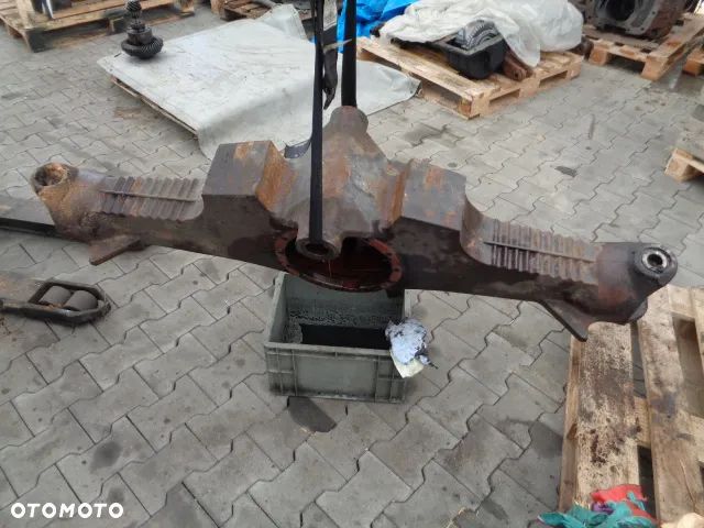 Obudowa mostu przedniego 070CJI90 standardowy FiatAgri G240 - 1