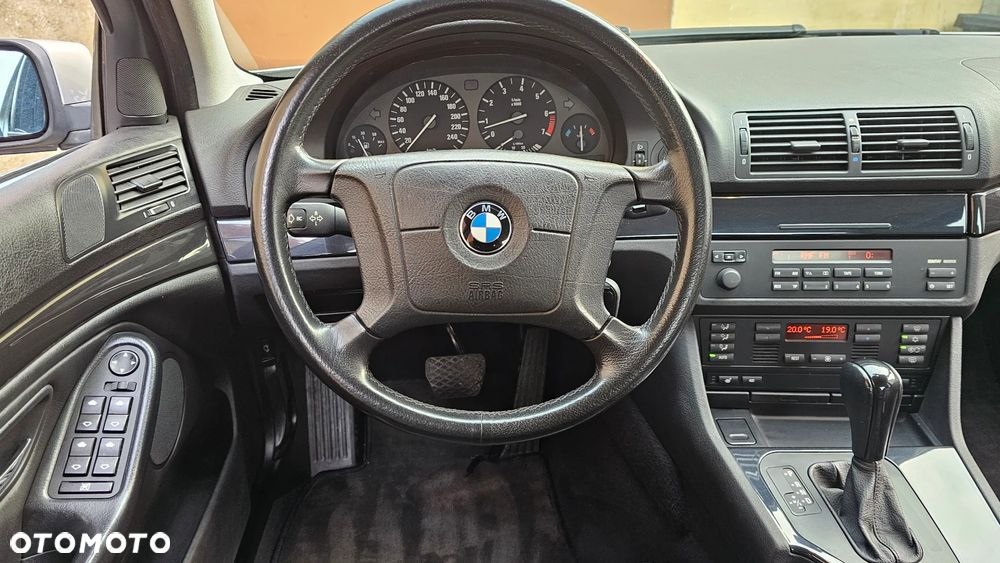 BMW Seria 5 523i - 5