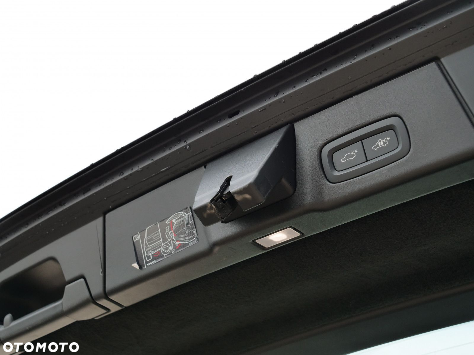 Volvo V90 Cross Country - 36