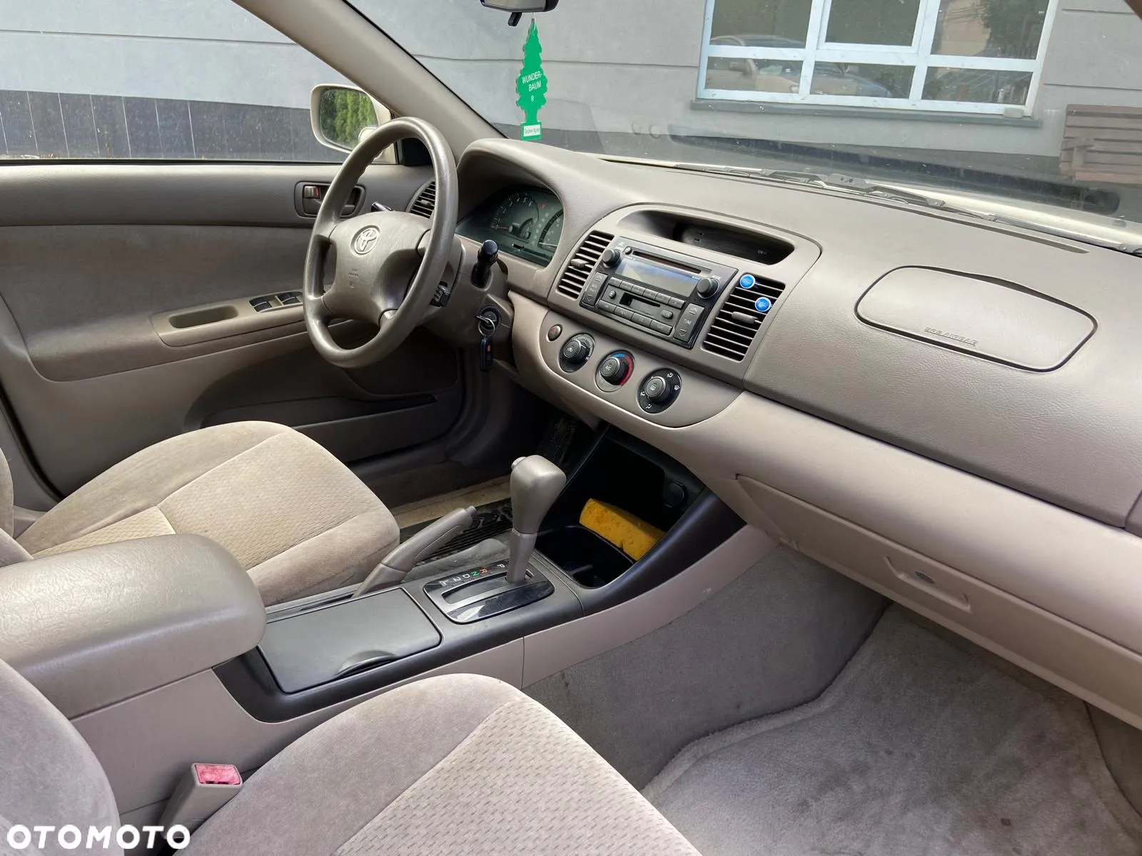 Toyota Camry 2.4 XLE - 7