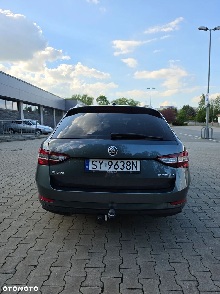Skoda Superb 2.0 TDI Style DSG - 6