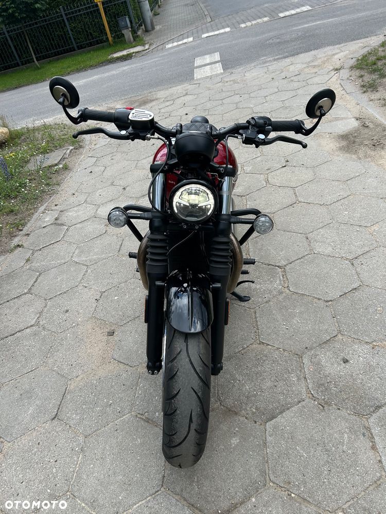 Triumph Bonneville Bobber - 2