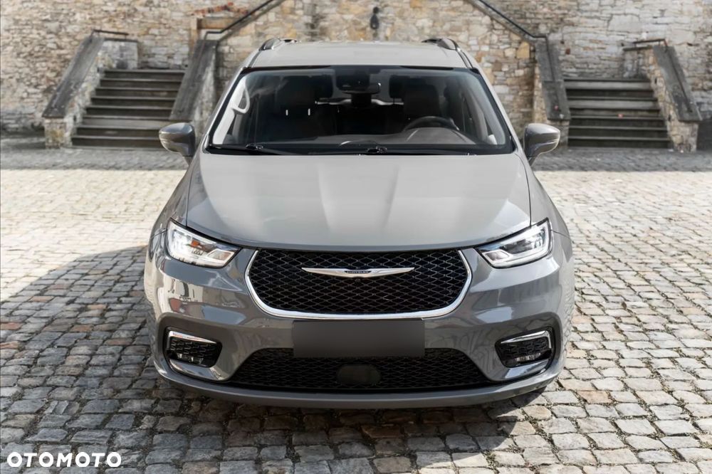Chrysler Pacifica - 2