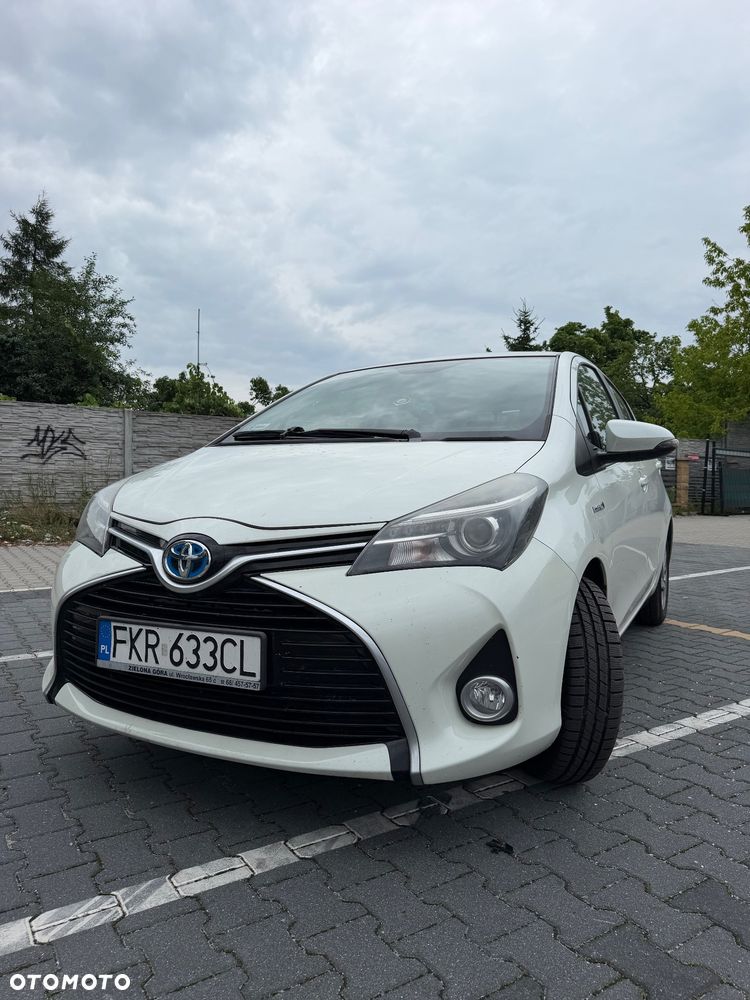 Toyota Yaris Hybrid 100 Premium - 4