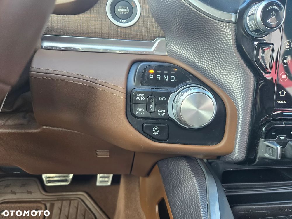RAM 1500 Crew Cab Longhorn - 32