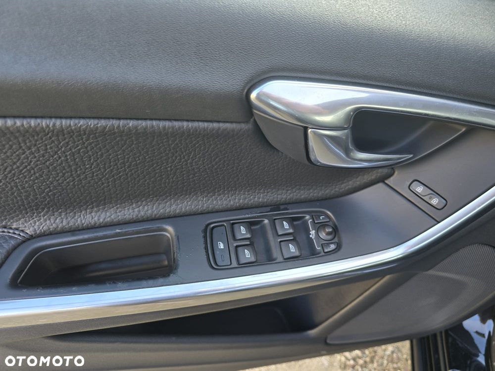 Volvo V60 D3 Geartronic R-Design - 22