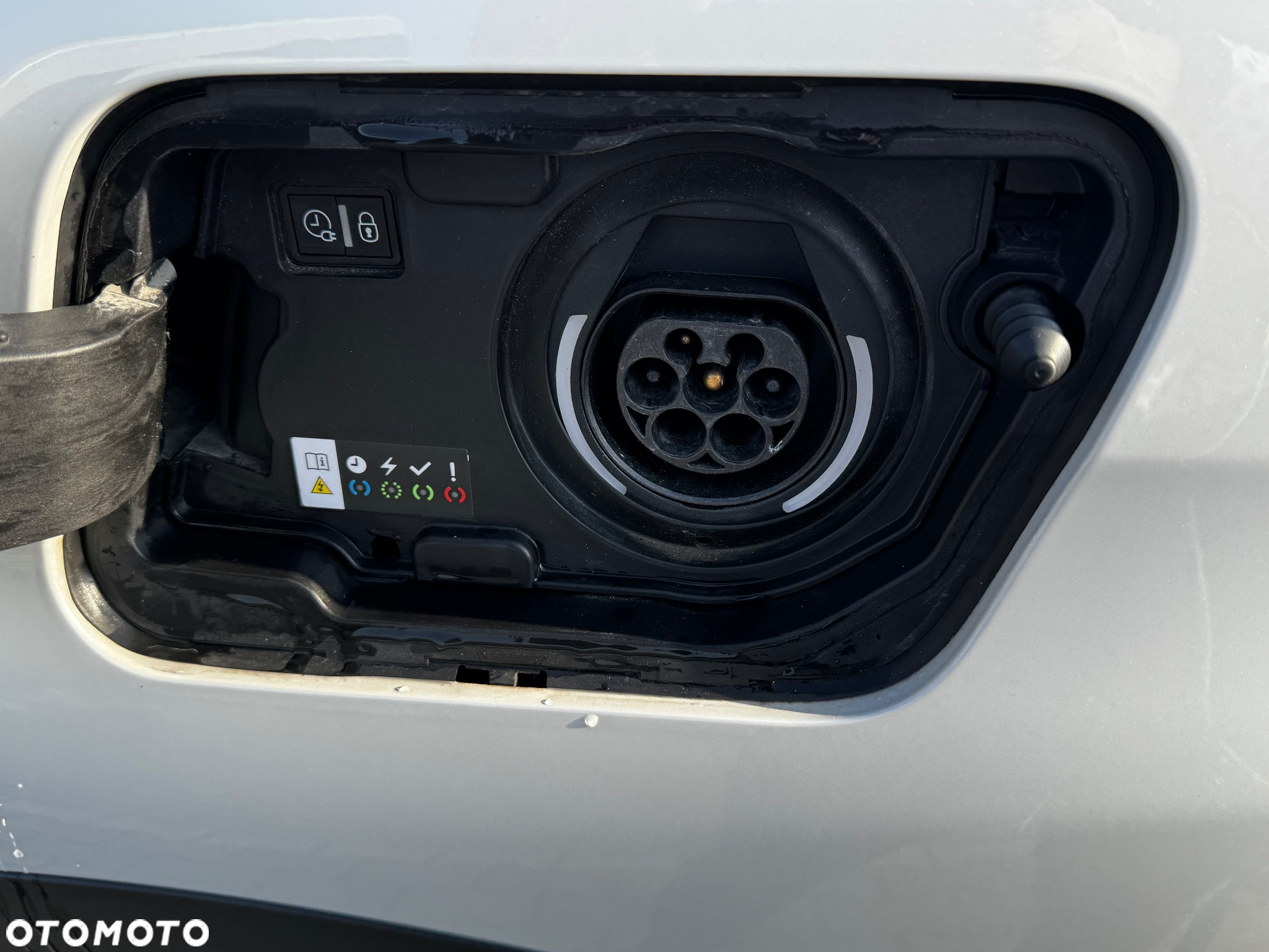 Peugeot 3008 1.6 PureTech Hybrid4 PHEV Allure Pack S&S EAT8 - 11