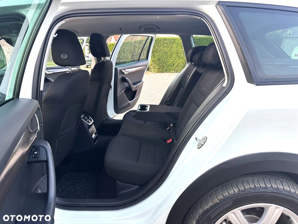 Skoda Octavia Scout 2.0 TDI 4x4 DSG - 20