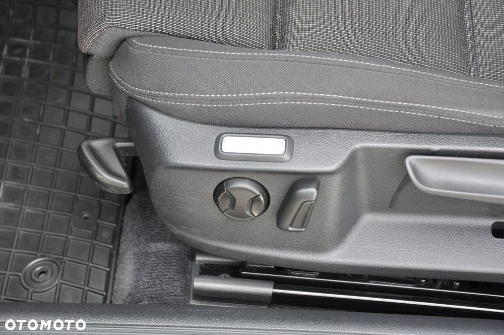 Volkswagen Passat - 12