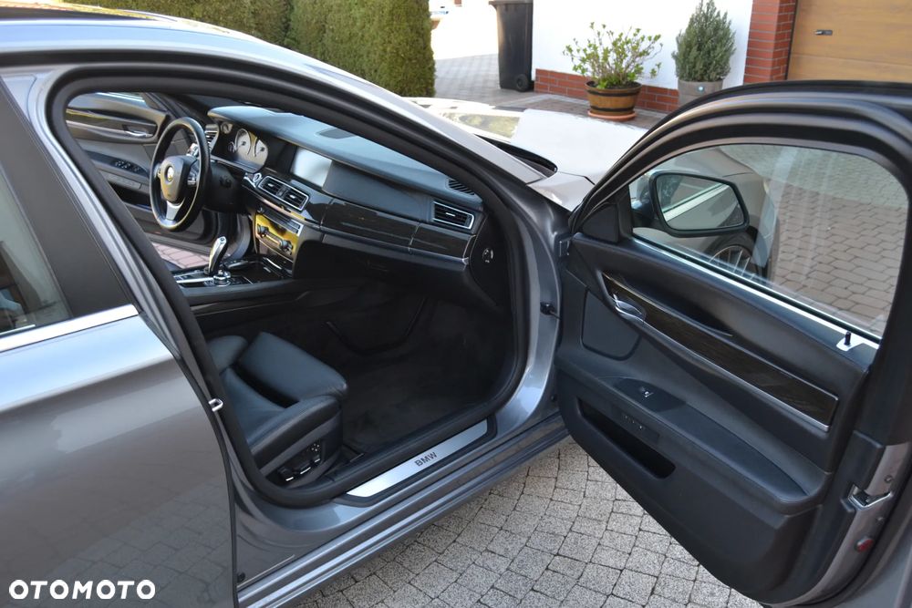 BMW Seria 7 730d - 25