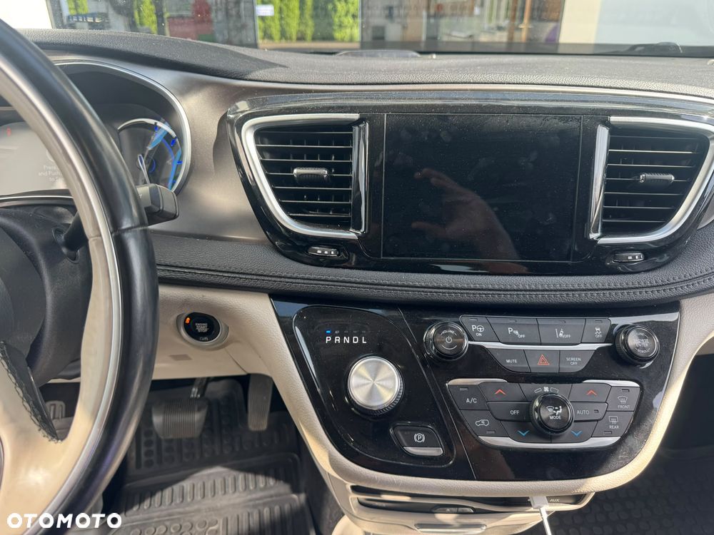 Chrysler Pacifica - 10