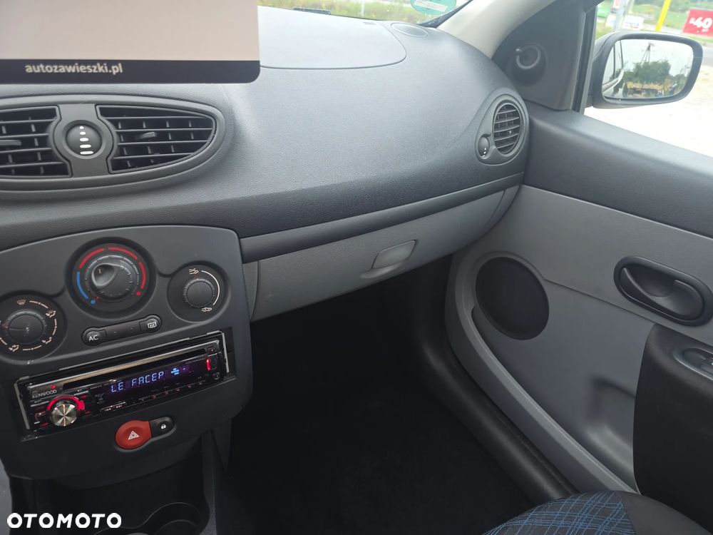 Renault Clio 1.2 16V Authentique - 11