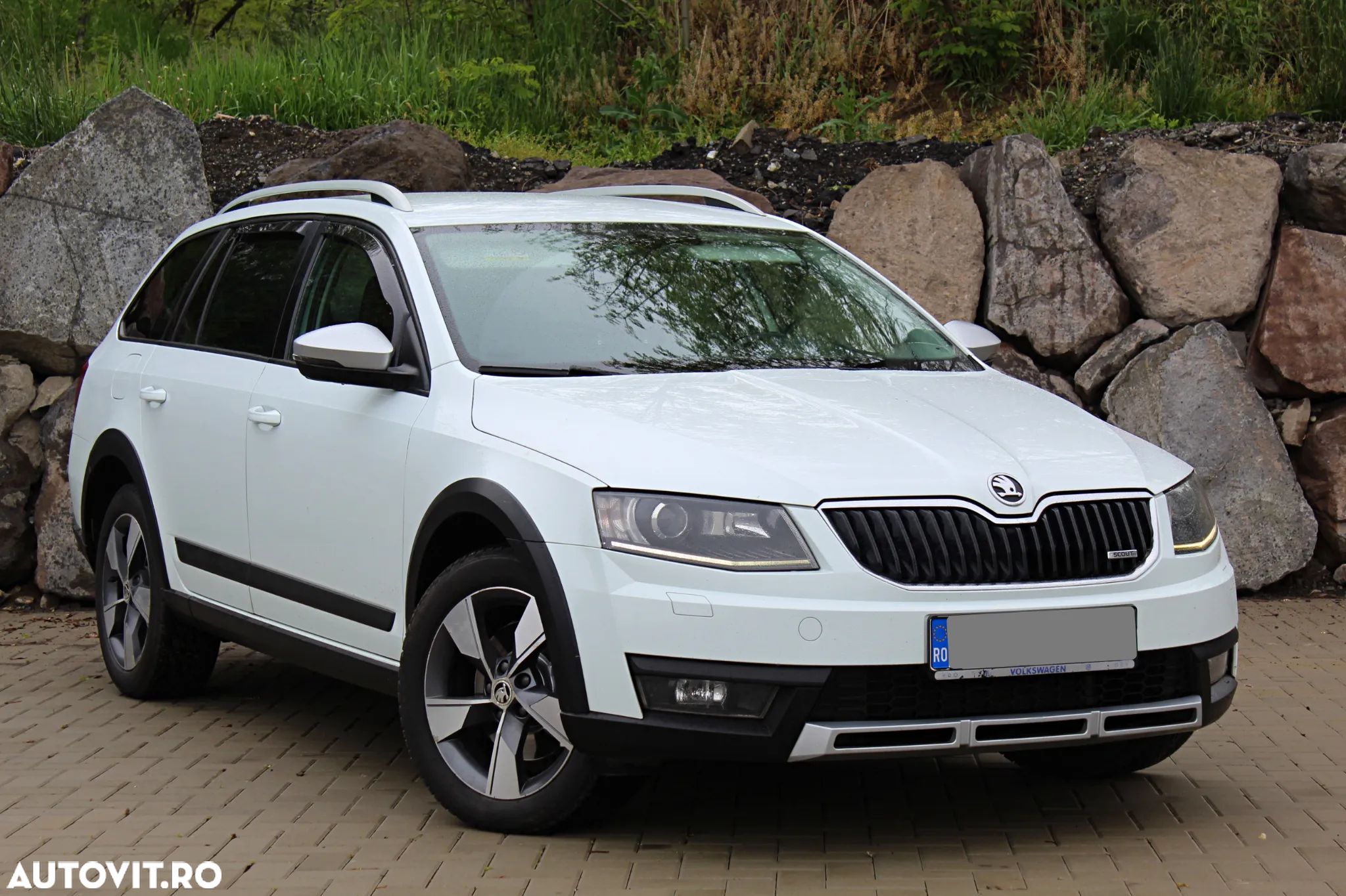 Skoda Octavia Combi 2.0 TDI 4x4 DSG Scout - 1