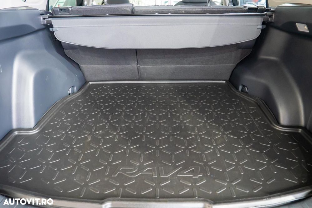 Toyota RAV4 - 11