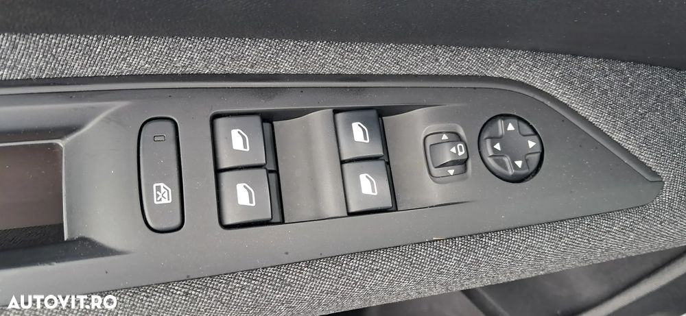 Peugeot 3008 1.5 BlueHDI 130 EAT8 Active Pack - 26