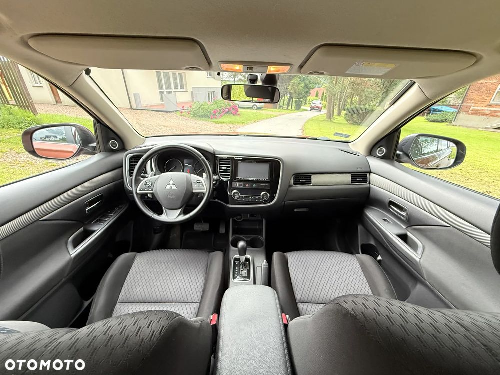 Mitsubishi Outlander 2.0 Intense + - 19