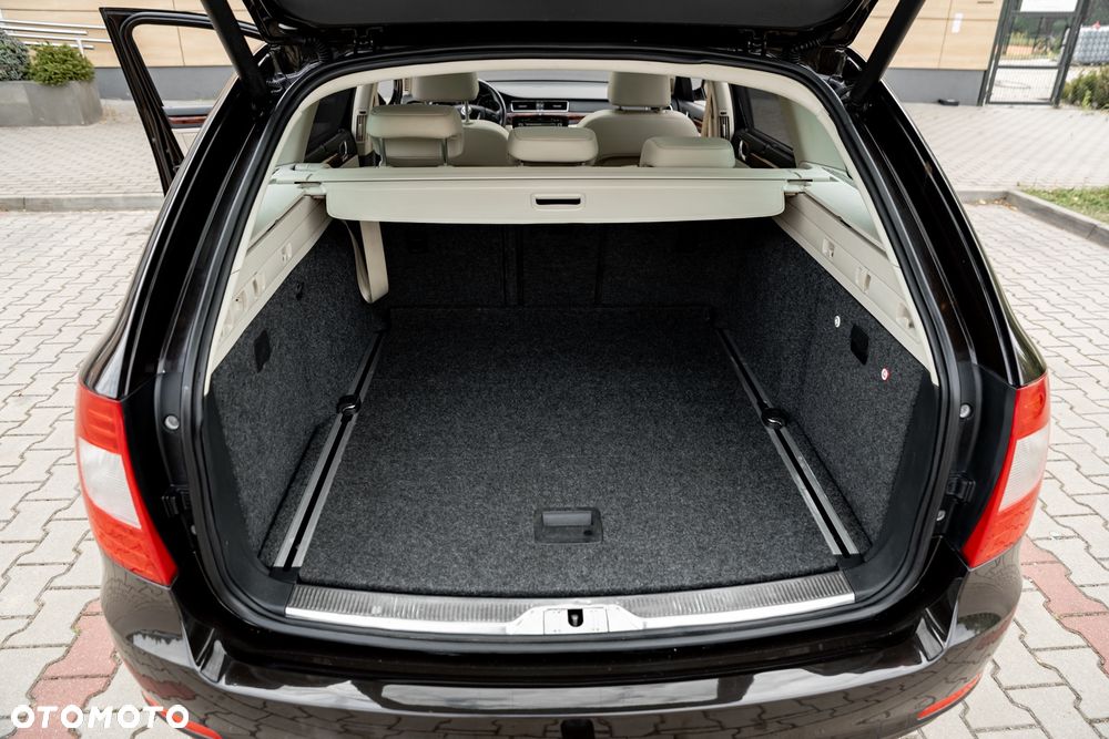 Skoda Superb Combi 3.6 V6 4x4 DSG Elegance - 23