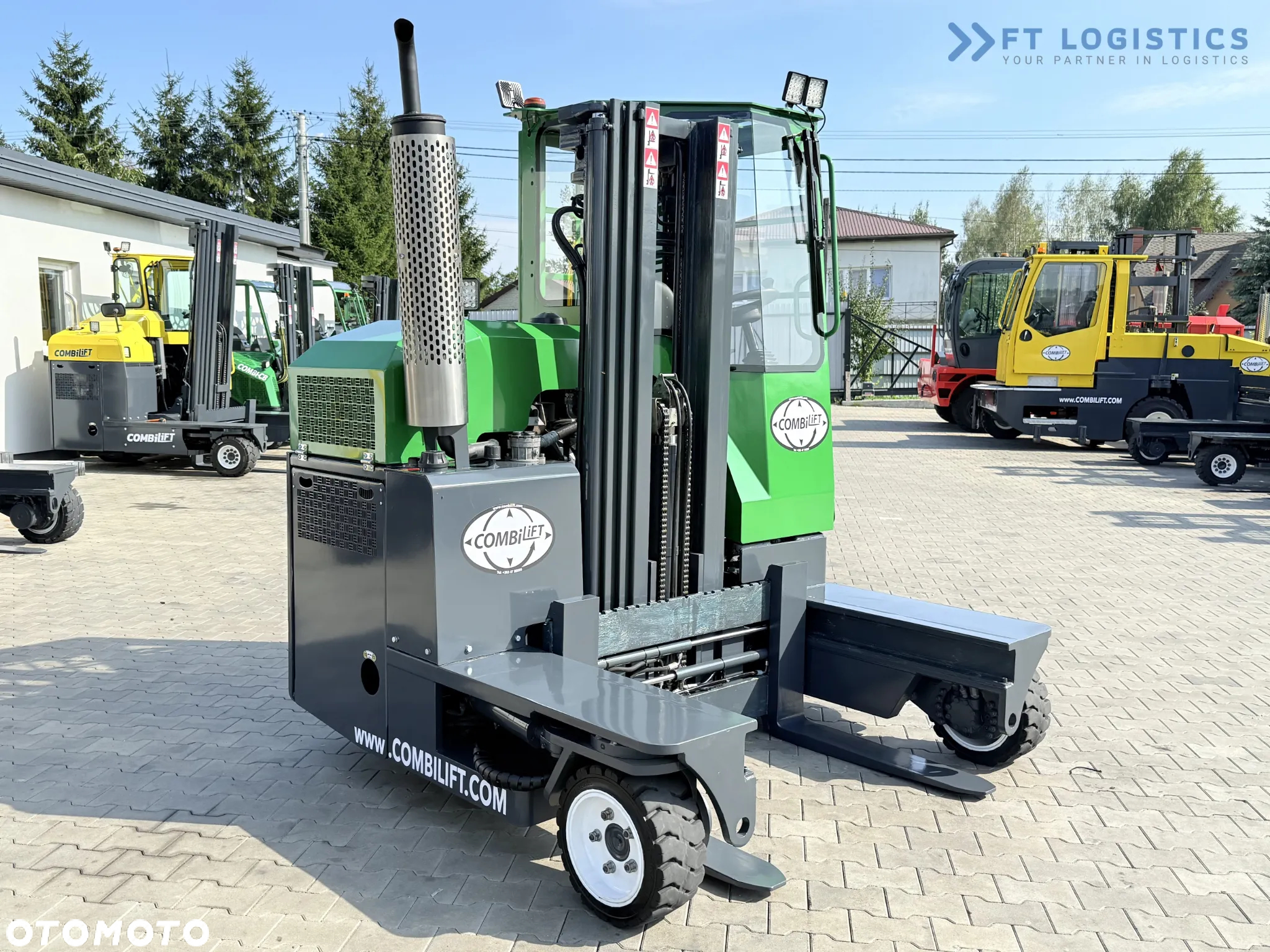 Combilift C2500 / GAS / TRIPLEX 4900MM / WOLNY SKOK /JEDYNE 2446 MOTOGODZIN /  POZYCJONER WIDEŁ / PEŁNA KABINA / STAN IDEALNY / Szeroka oferta wózków czterokierunkowych i bocznych, dopasowanych do różnorodnych potrzeb i zastosowań - 6