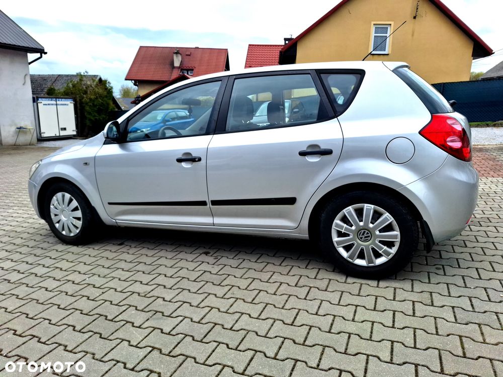 Kia Ceed - 10