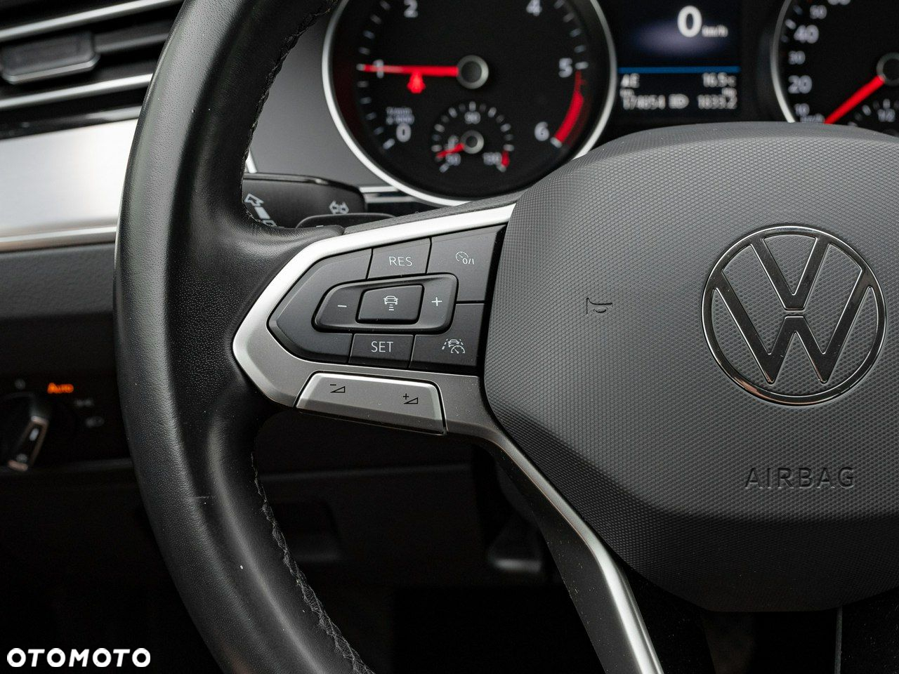 Volkswagen Passat 2.0 TDI Elegance DSG - 17