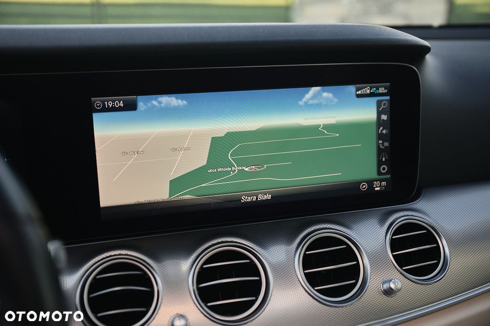 Mercedes-Benz Klasa E 220 d 4-Matic 9G-TRONIC - 28