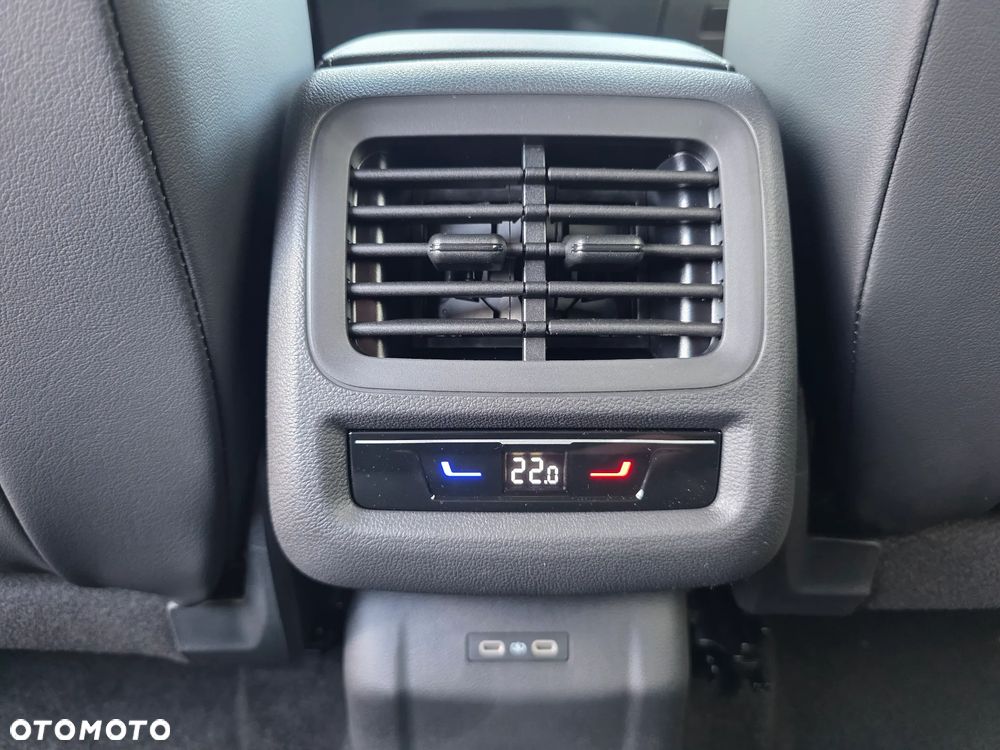 Volkswagen T-Roc 1.5 eTSI R-Line DSG - 23