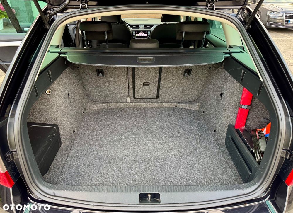 Skoda Octavia Combi 2.0 TDI RS - 19