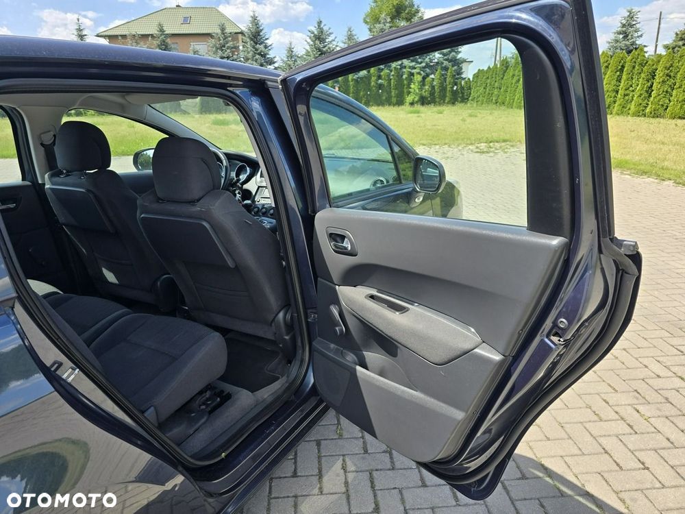 Peugeot 5008 - 17