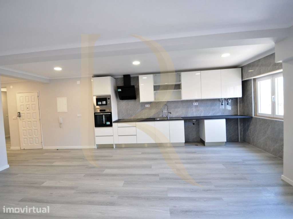 Apartamento T4 remodelado com varanda na Cruz de Pau - Grande imagem: 4/27