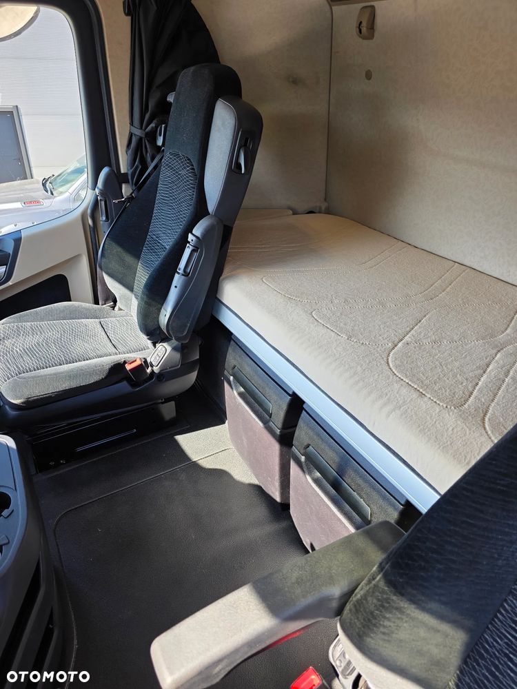 Mercedes-Benz ACTROS - 12