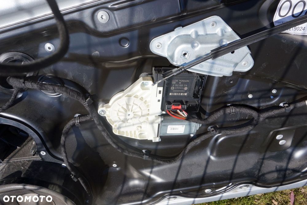 SILNICZEK SZYBY PRAWY PRZÓD PASSAT B6 1K0959792H 1K0959702L VOLKSWAGEN 2005-2010 - 1