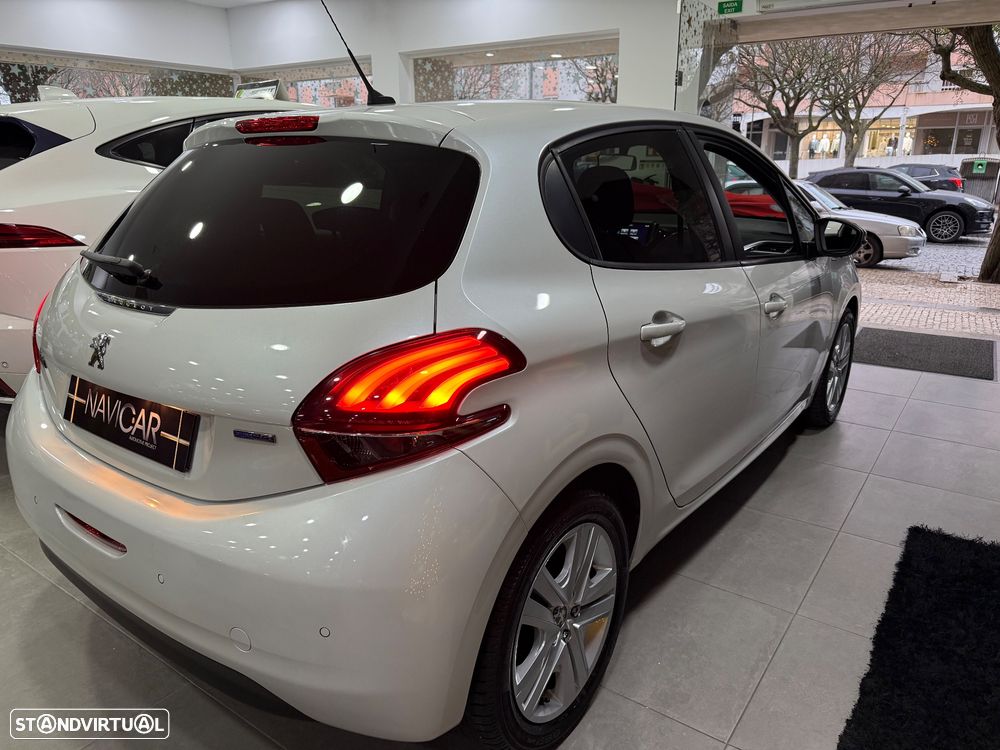 Peugeot 208 1.2 PureTech Style - 24