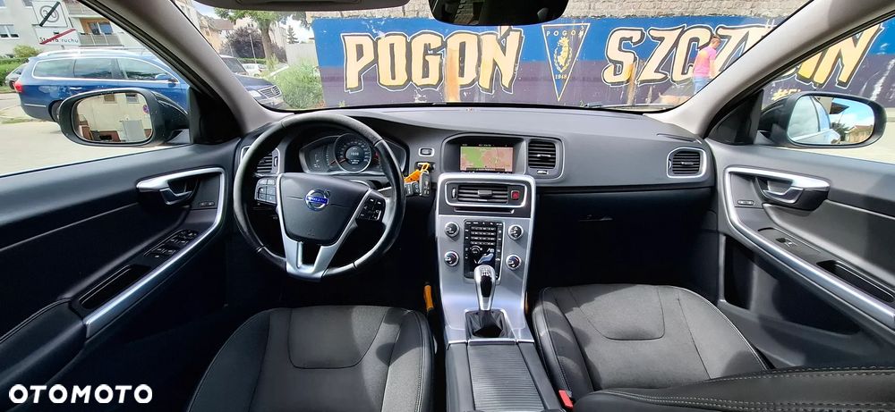Volvo V60 D3 Drive-E Momentum - 14