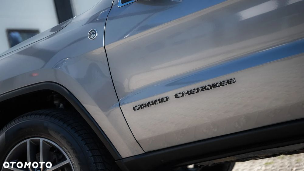 Jeep Grand Cherokee - 14