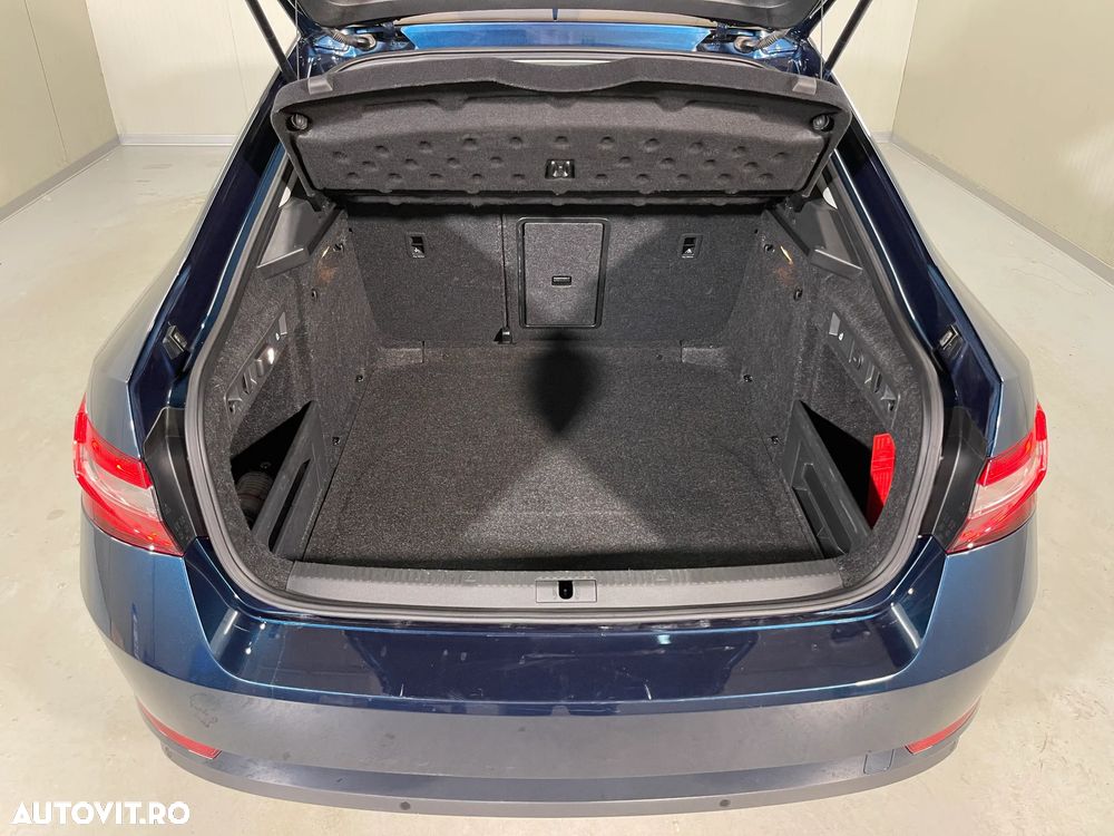 Skoda Superb 2.0 TDI DSG Ambition - 11