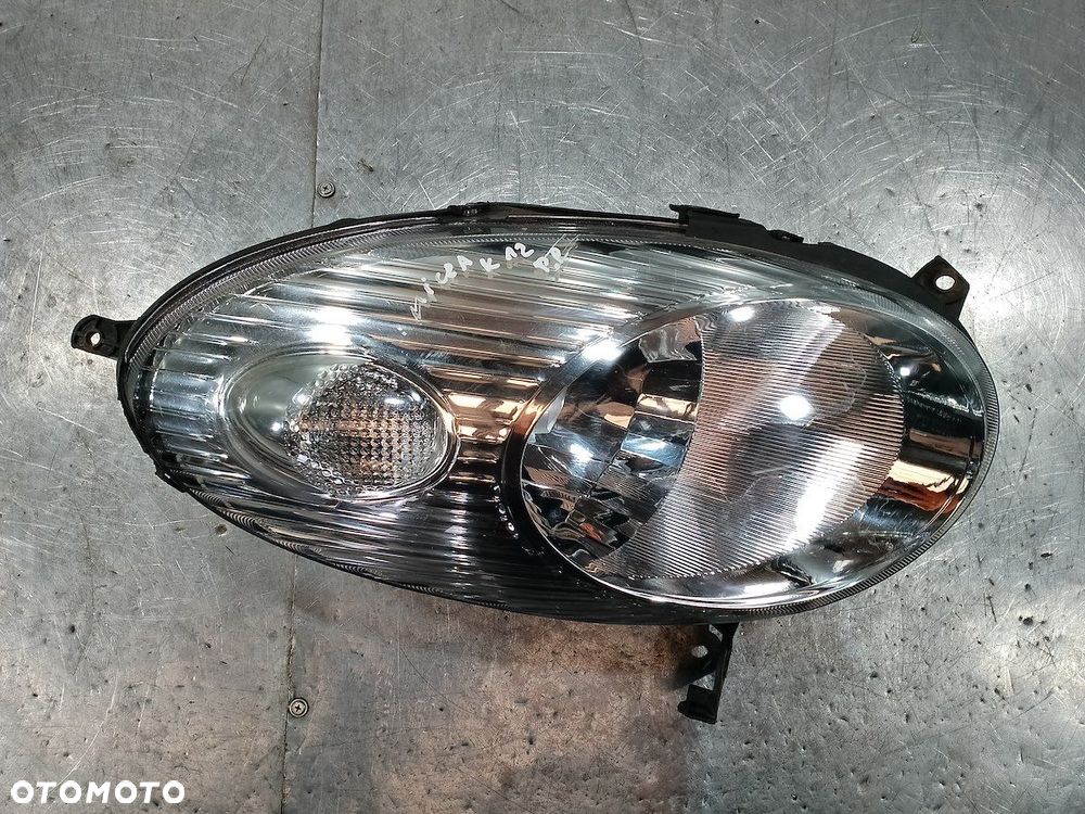 LAMPA PRZÓD PRAWA NISSAN MICRA K12 ( 02-10 ) - 8