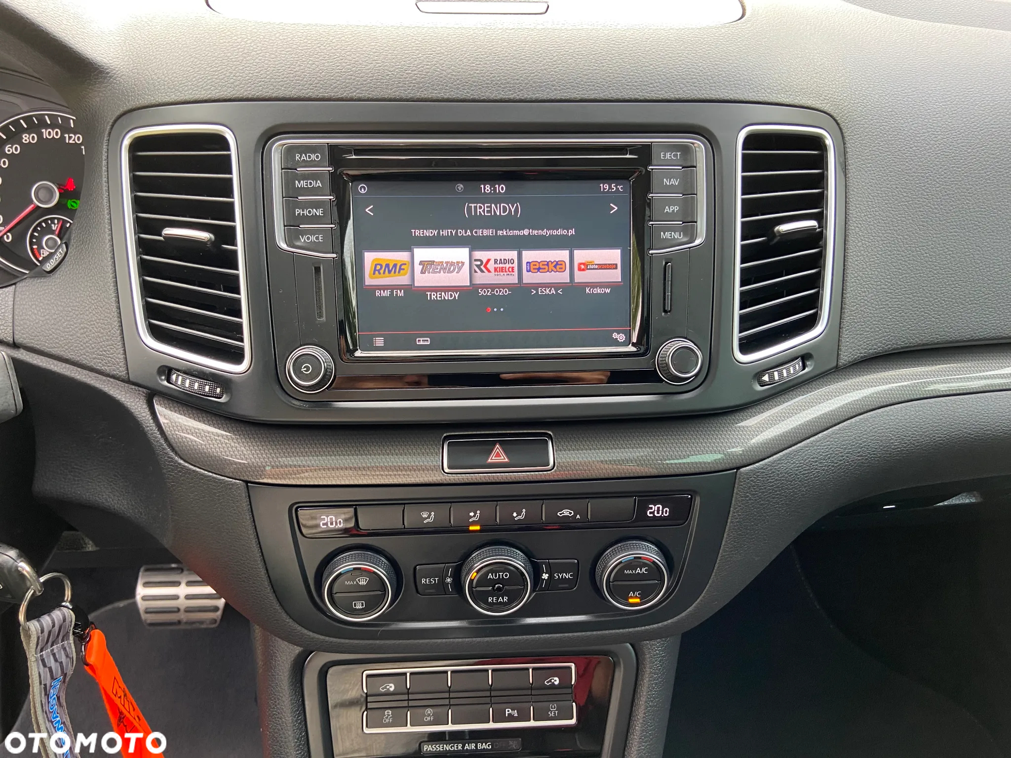 Volkswagen Sharan 2.0 TDI DSG (BlueMotion Technology) Highline - 23