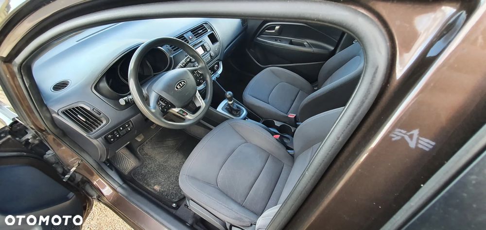 Kia Rio - 11