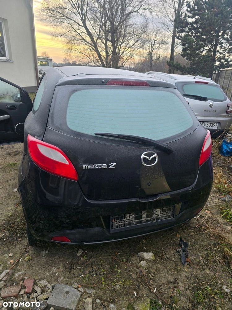 MAZDA 2 II DE Ślizg zderzaka lewy tył D651502J1 3D - 4