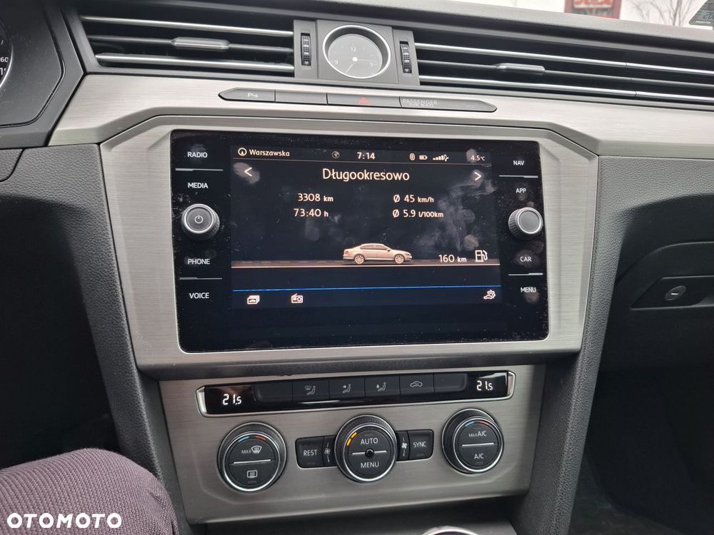 Volkswagen Passat - 25