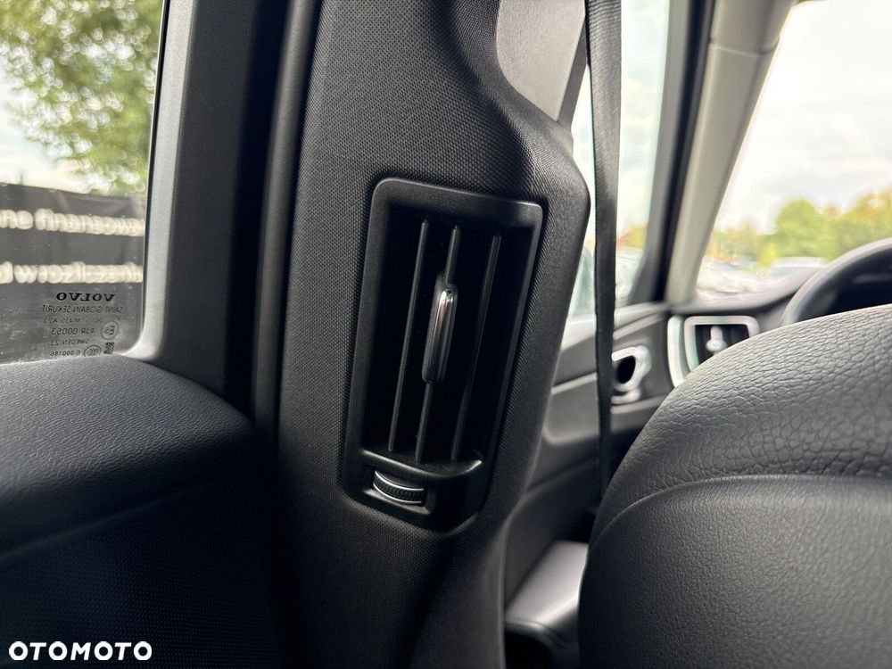 Volvo XC 60 B4 D AWD Plus Bright - 36